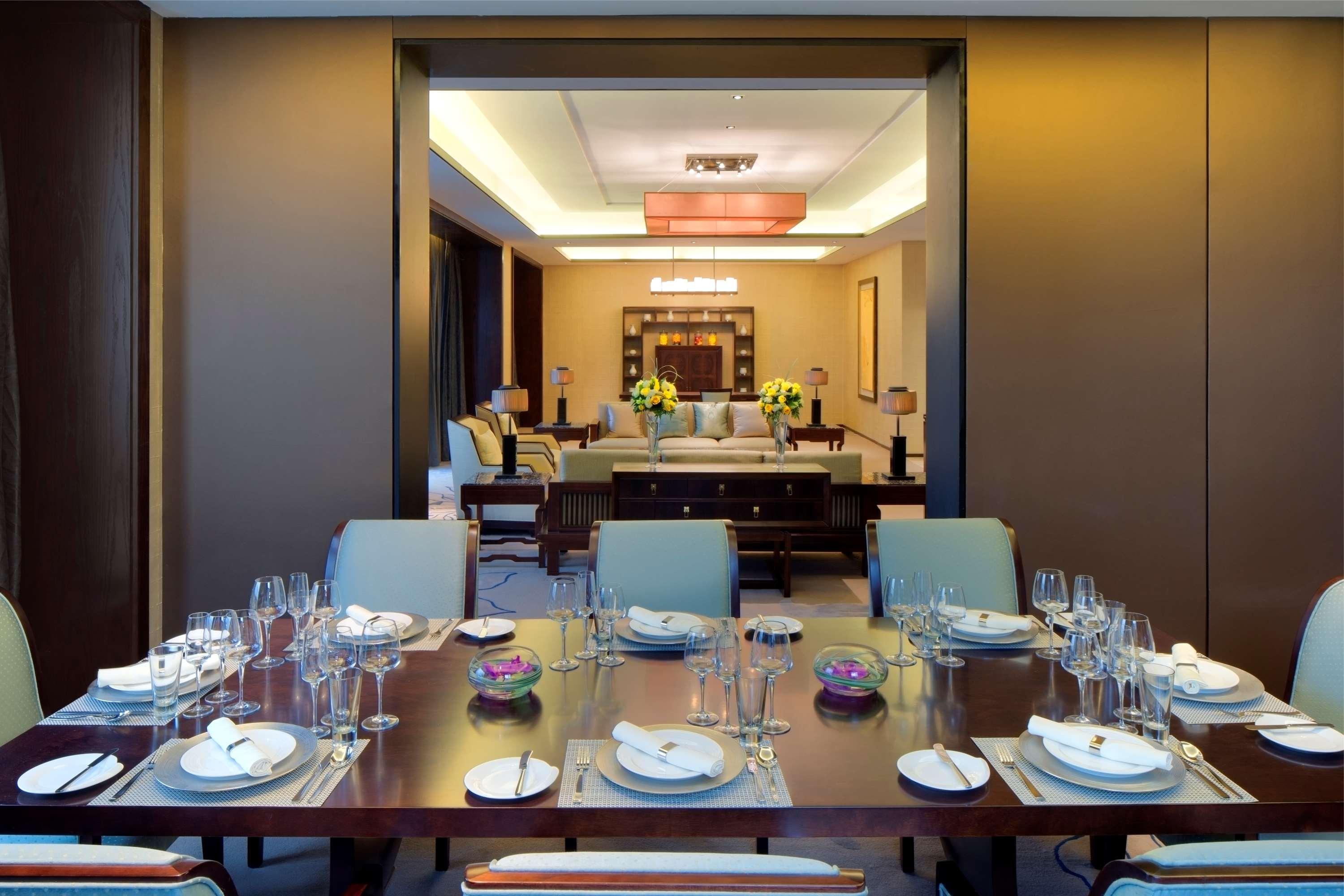 Chongqing Ronghui Grand Hotel Екстериор снимка