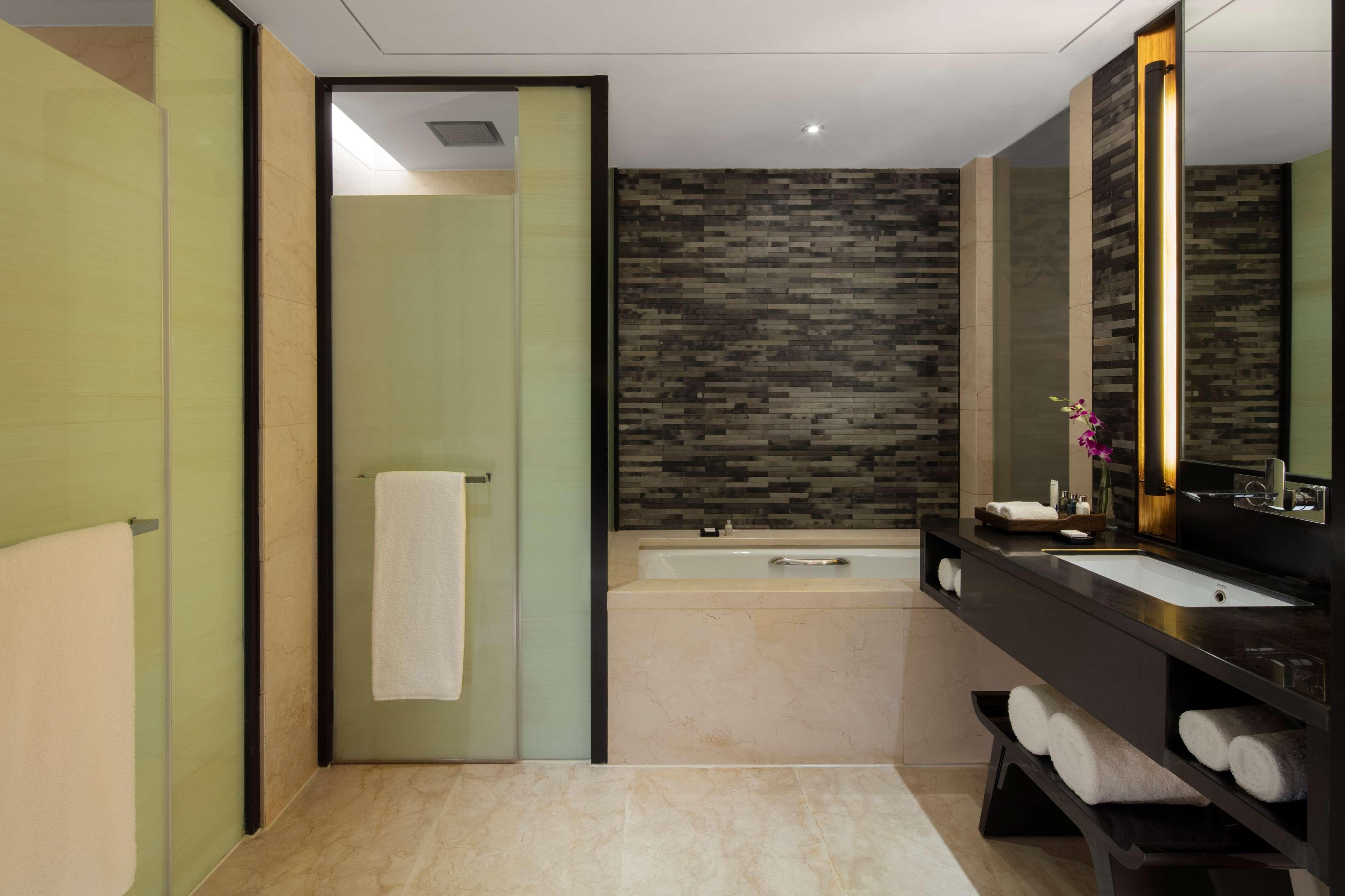 Chongqing Ronghui Grand Hotel Екстериор снимка