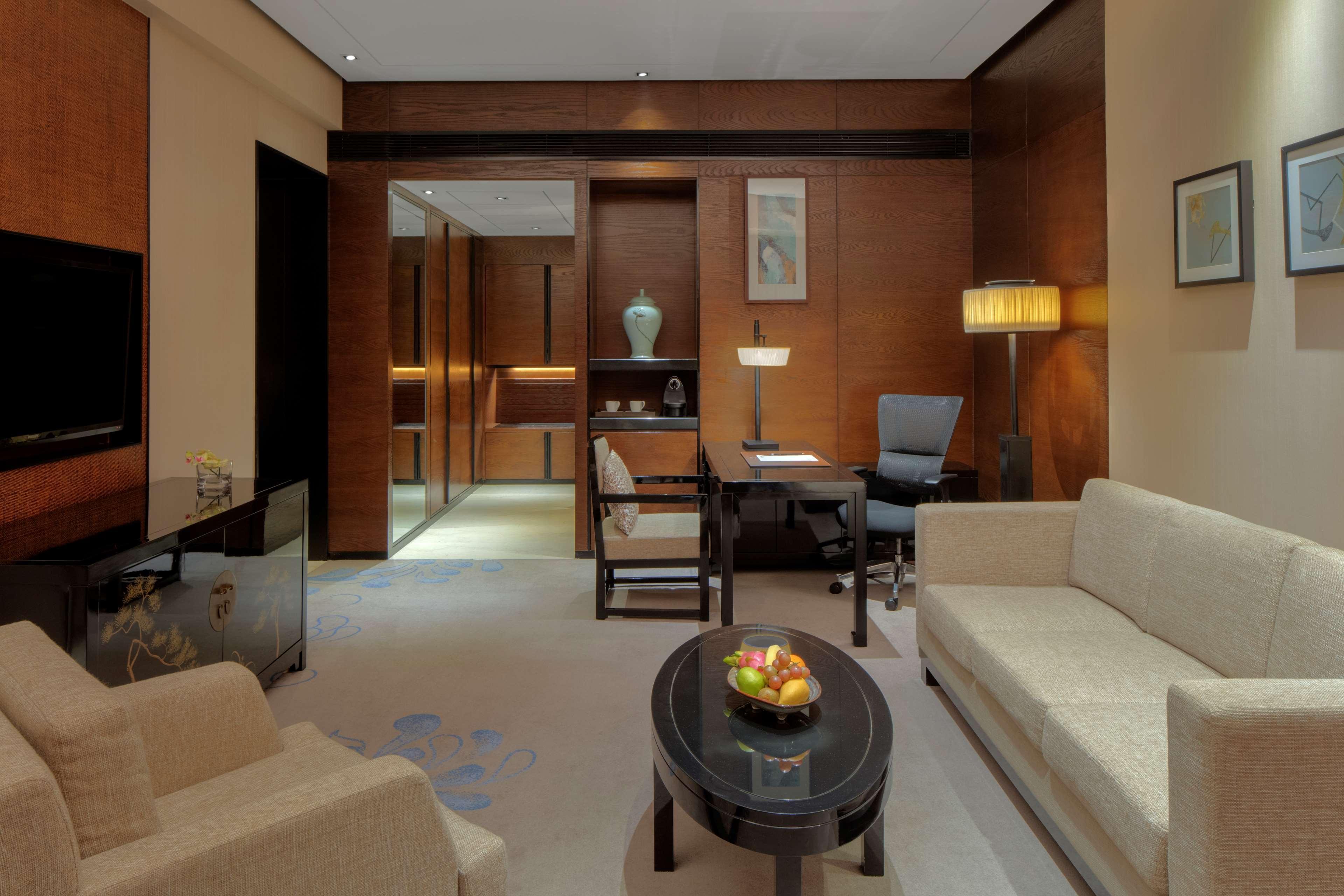 Chongqing Ronghui Grand Hotel Екстериор снимка