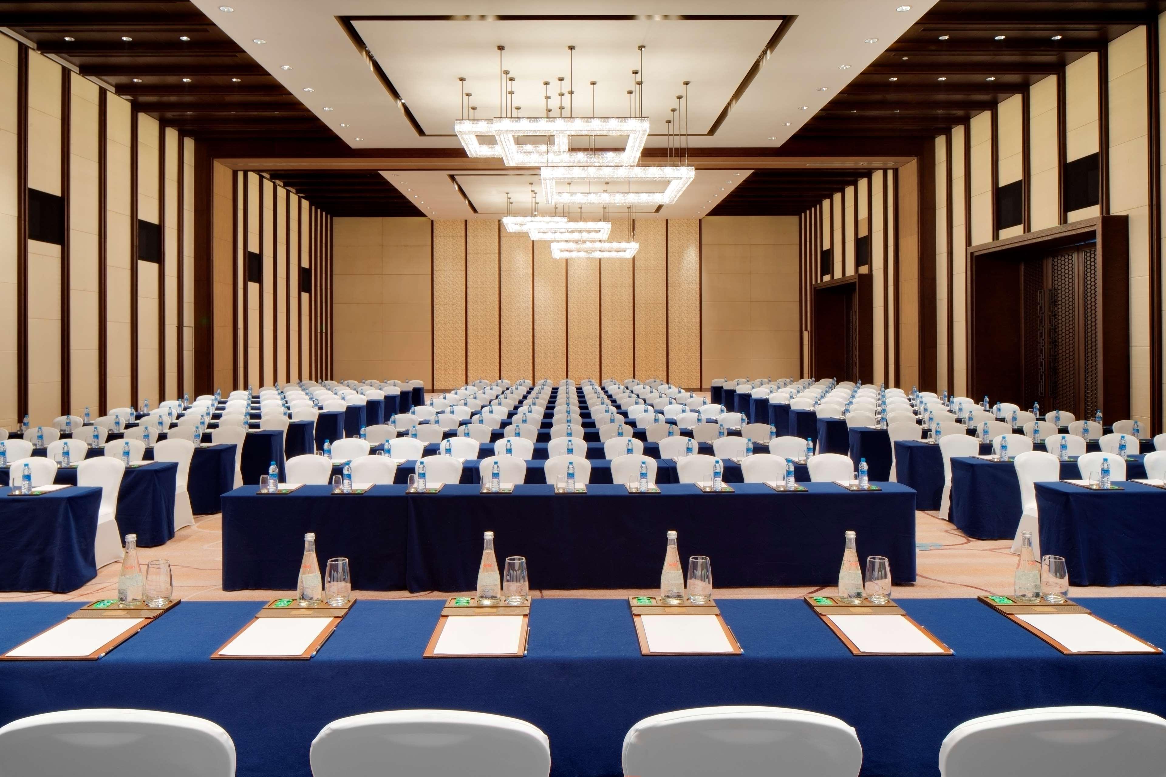 Chongqing Ronghui Grand Hotel Екстериор снимка