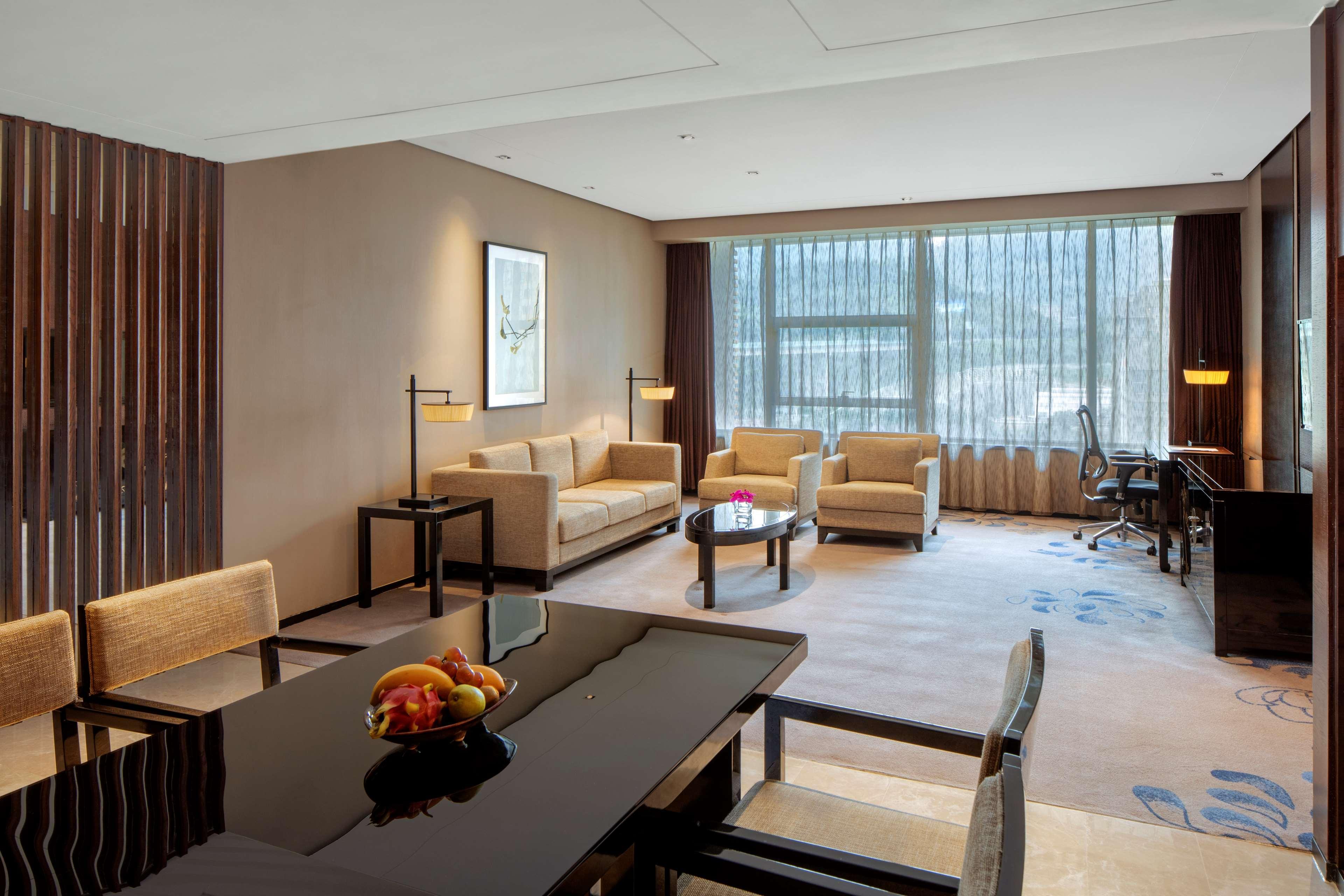 Chongqing Ronghui Grand Hotel Екстериор снимка